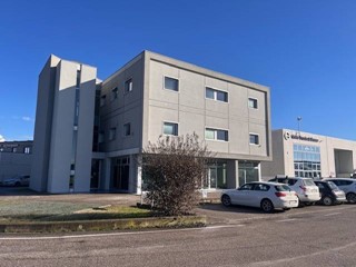 Immobile commerciale in Vendita a Porto Mantovano, 210'000&euro;, 300 m²