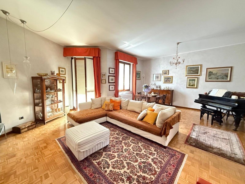 Appartamento in Vendita a Mantova, 310'000&euro;, 220 m²