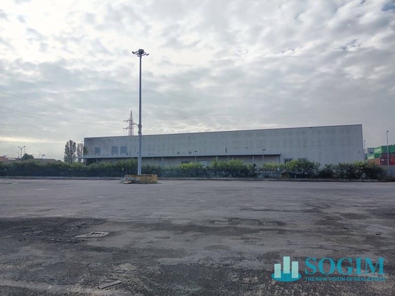 Ufficio in Vendita a Pioltello, 2'200'000€, 850 m²