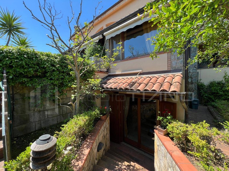 Casa Semi Indipendente in Vendita a Rende, 580'000€, 300 m²