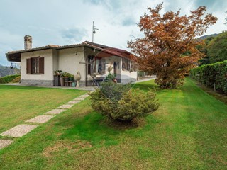 Villa in Vendita a Lavena Ponte Tresa, 380'000€, 163 m²