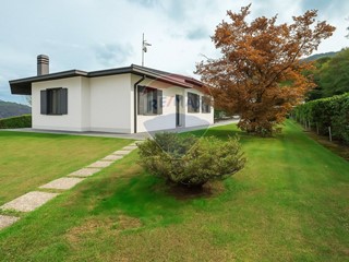 Villa in Vendita a Lavena Ponte Tresa, 450'000€, 163 m²