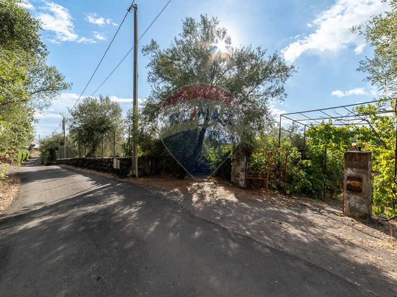 Villa in Vendita a Belpasso, 125'000€, 143 m²