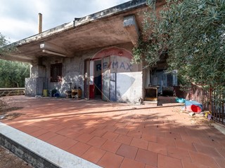 Villa in Vendita a Belpasso, 125'000€, 143 m²