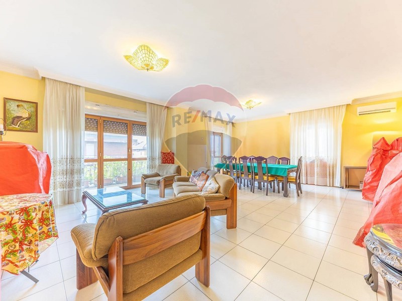 Appartamento in Vendita a Roma, 629'000&euro;, 243 m²