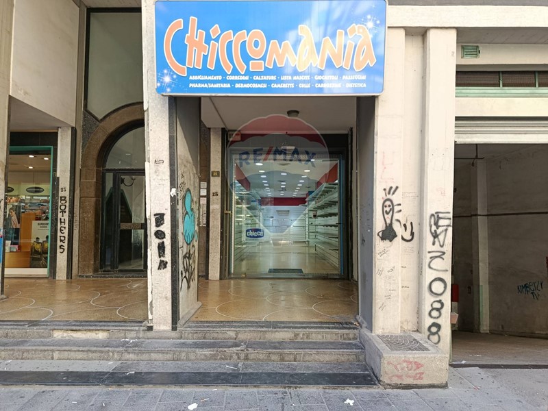 Immobile commerciale in Affitto a Nocera Inferiore, 2'000€, 140 m²