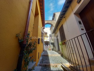 Appartamento in Vendita a Tuscania, 60'000€, 66 m²