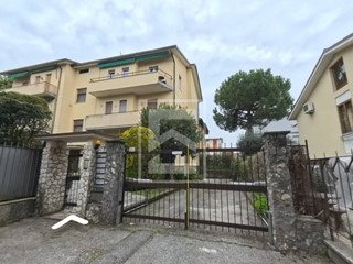 Quadrilocale in Vendita a Desenzano del Garda, 202'803€, 120 m²