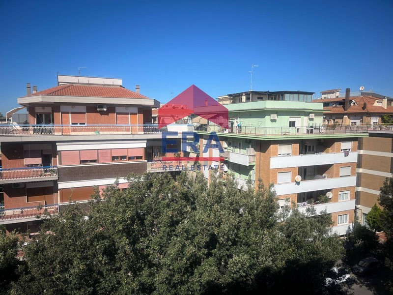 Attico in Vendita a Roma, 290'000€, 81 m²