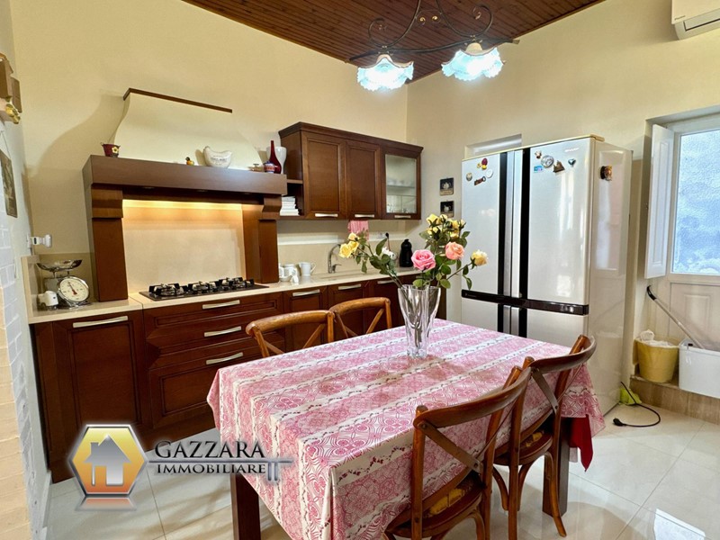 Casa Indipendente in Vendita a Canicattini Bagni, 129'000€, 148 m²