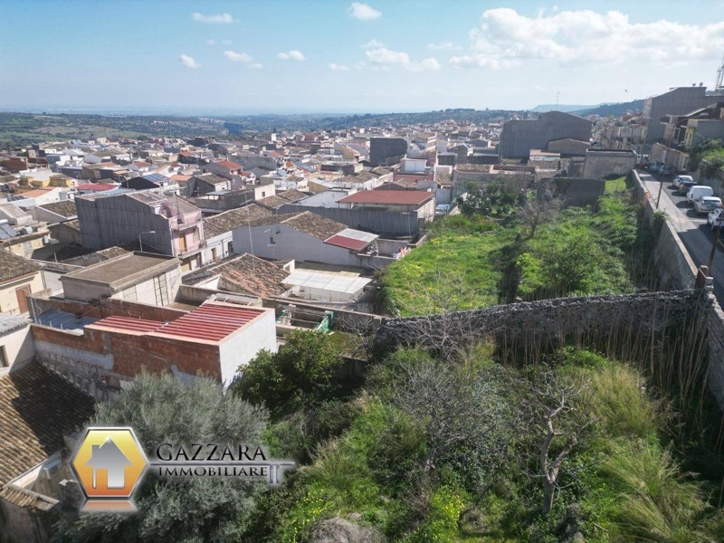 Terreno edificabile in Vendita a Canicattini Bagni, 38'000€, 750 m²