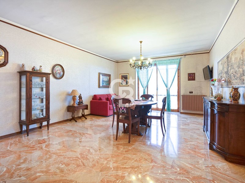 Villa in Vendita a Carbognano, 198'000€, 230 m²