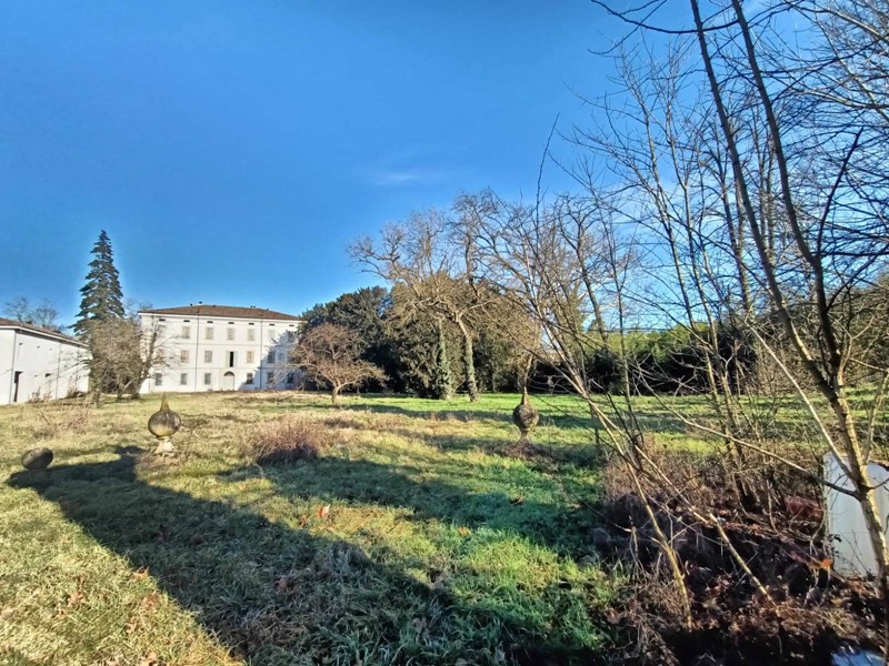 Appartamento in Vendita a Crevalcore, 2'400'000€, 3100 m²