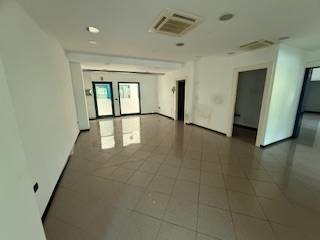 Ufficio in Affitto a San Benedetto del Tronto, 1'100€, 110 m²