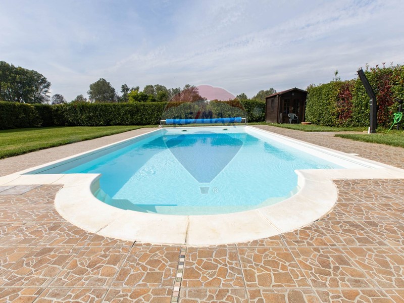 Casa Semi Indipendente in Vendita a Pancarana, 395'000€, 250 m²