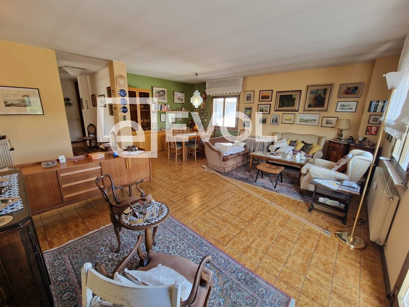 Quadrilocale in Vendita a Tarcento, 159'000€, 190 m²