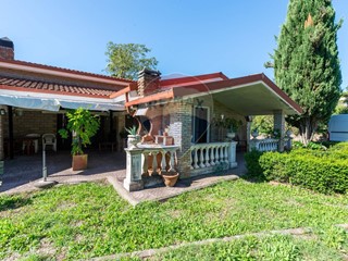 Villa in Vendita a Campagnano di Roma, 750'000€, 230 m²