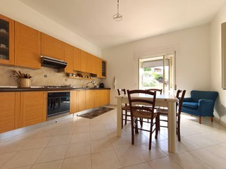 Quadrilocale in Vendita a Catanzaro, 105'000€, 155 m²