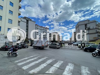 Negozio in Affitto a Salerno, 850€, 40 m²