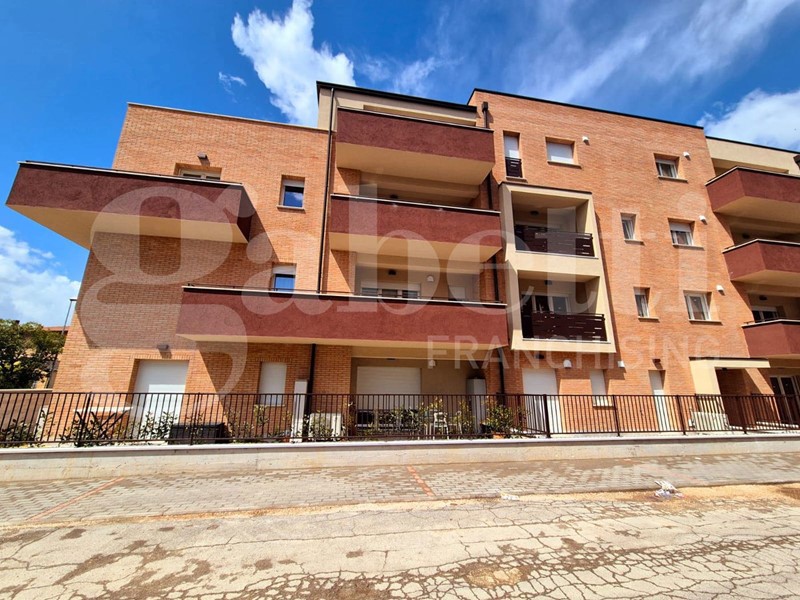 Trilocale in Affitto a Bastia Umbra, 1'000&euro;, 75 m², arredato