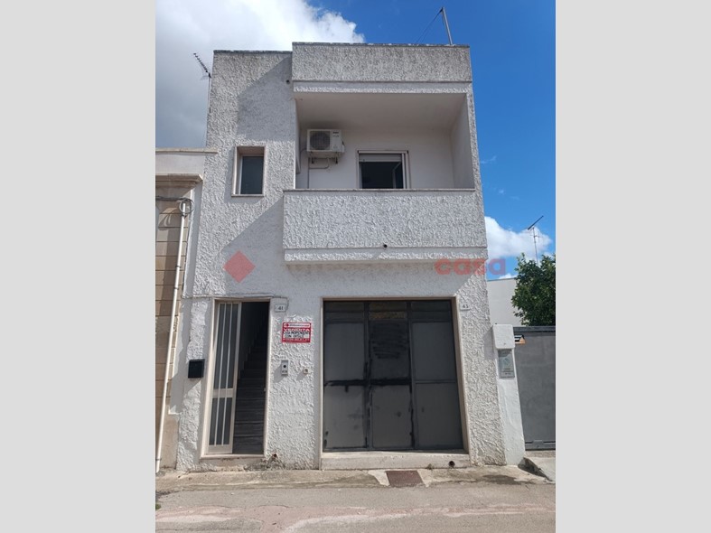 Casa Indipendente in Vendita a Uggiano la Chiesa, 78'000€, 159 m²