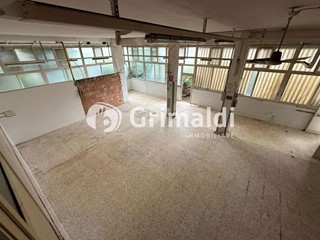 Negozio in Affitto a Pontecagnano Faiano, 2'000€, 400 m²