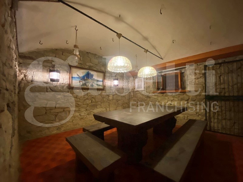 Villa in Vendita a Castel di Casio, 220'000€, 206 m²