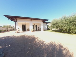 Villa in Vendita a Aprilia, 240'000€, 160 m²