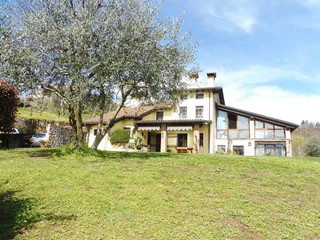 Villa in Vendita a Breganze, 640'000€, 450 m²