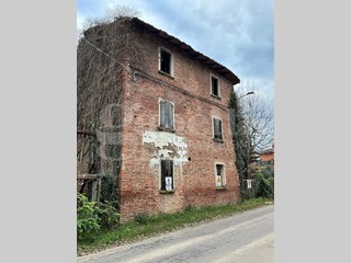 Casale in Vendita a Sasso Marconi, 50'000€, 250 m²