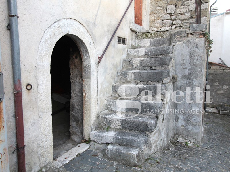 Trilocale in Vendita a Ateleta, 19'000&euro;, 110 m²