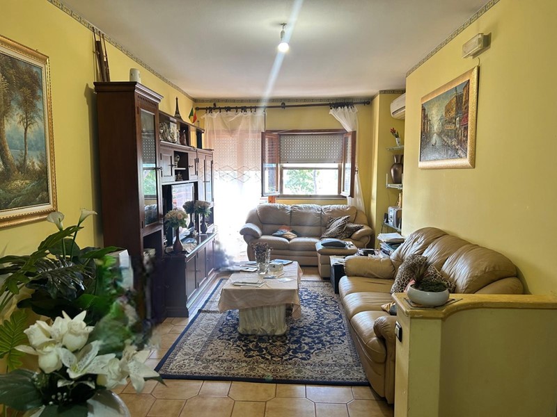 Trilocale in Vendita a Latina, 175'000&euro;, 120 m², con Box