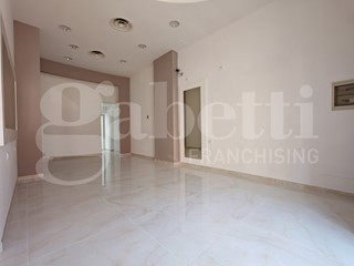 Negozio in Affitto a Firenze, 1'500€, 60 m²