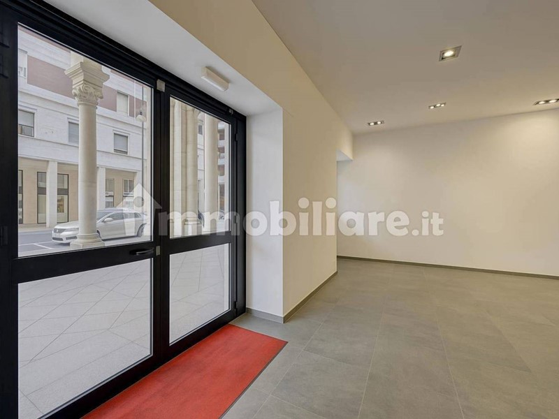 Negozio in Affitto a Torino, 12'000€, 350 m², arredato
