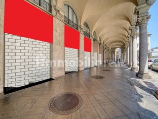 Negozio in Affitto a Torino, 12'000€, 350 m², arredato