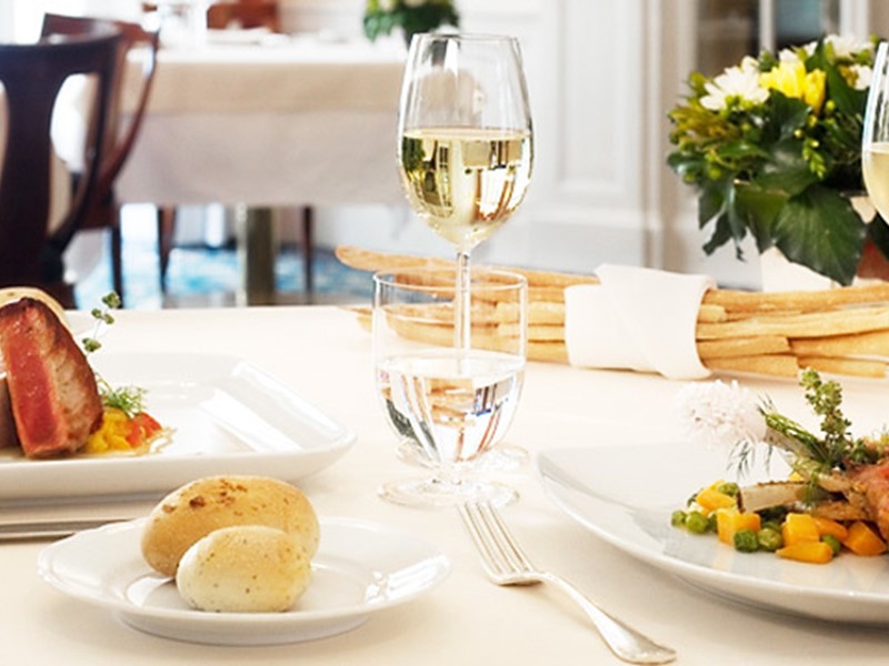 Immobile commerciale in Vendita a Viareggio, zona Torre Del Lago Puccini, 790'000€, 300 m², arredato