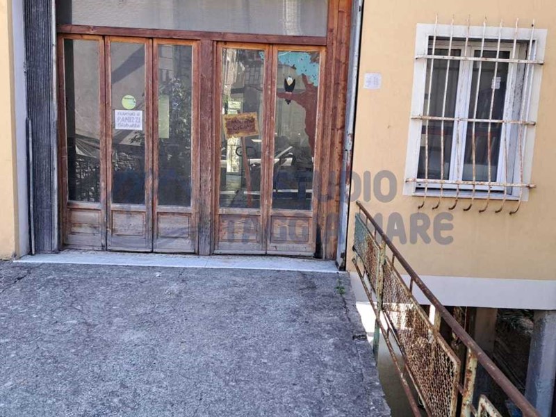 Immobile commerciale in Vendita a Badalucco, 65'000€, 110 m²