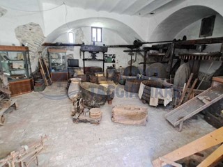 Capannone in Vendita a Badalucco, 80'000€, 220 m²