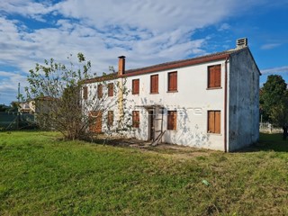 Casa Indipendente in Vendita a Noventa Vicentina, 115'000€, 240 m², con Box