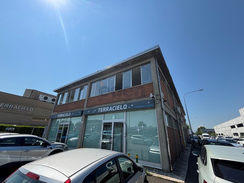 Laboratorio in Vendita a Modena, 730'000€, 697 m²