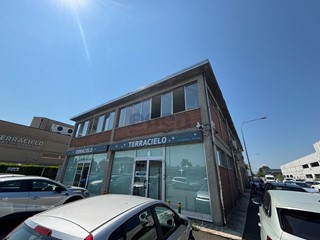 Laboratorio in Vendita a Modena, 730'000€, 697 m²