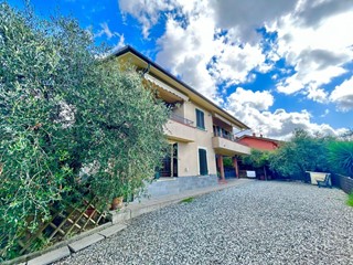Casa Indipendente in Vendita a Sarzana, 660'000&euro;, 276 m²