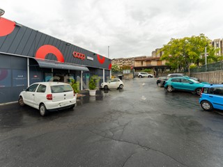 Immobile commerciale in Vendita a Catania, 375'000&euro;, 500 m², arredato
