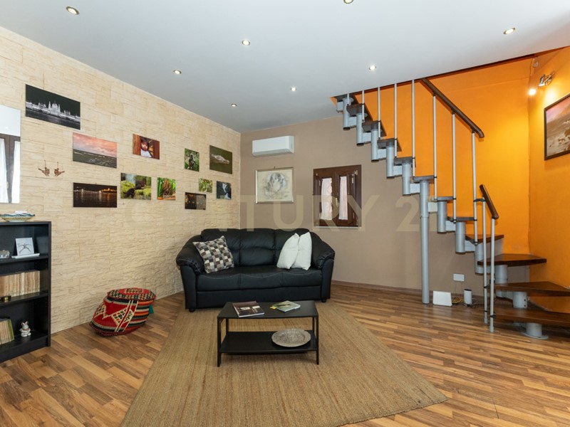 Casa Indipendente in Vendita a Catania, 195'000&euro;, 239 m²