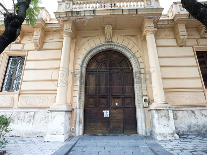 Monolocale in Affitto a Salerno, zona PORTO, 800€, 45 m², arredato