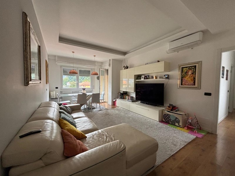 Trilocale in Vendita a Como, 330'000€, 115 m², con Box