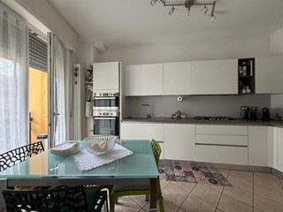 Trilocale in Vendita a Como, 330'000€, 115 m², con Box