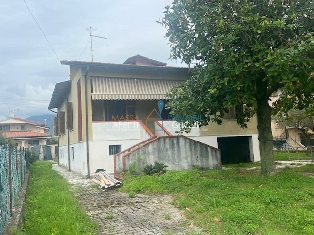 Casa Indipendente in Vendita a Massa, zona Marina Di Massa, 399'000&euro;, 195 m²