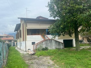Casa Indipendente in Vendita a Massa, zona Marina Di Massa, 399'000&euro;, 195 m²