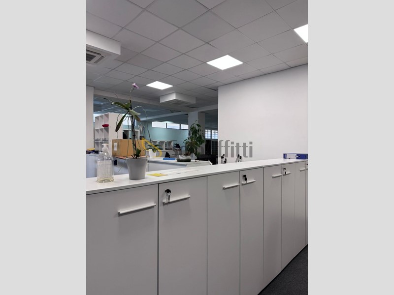 Capannone in Affitto a Pescara, zona Porta Nuova, 2'600€, 320 m²